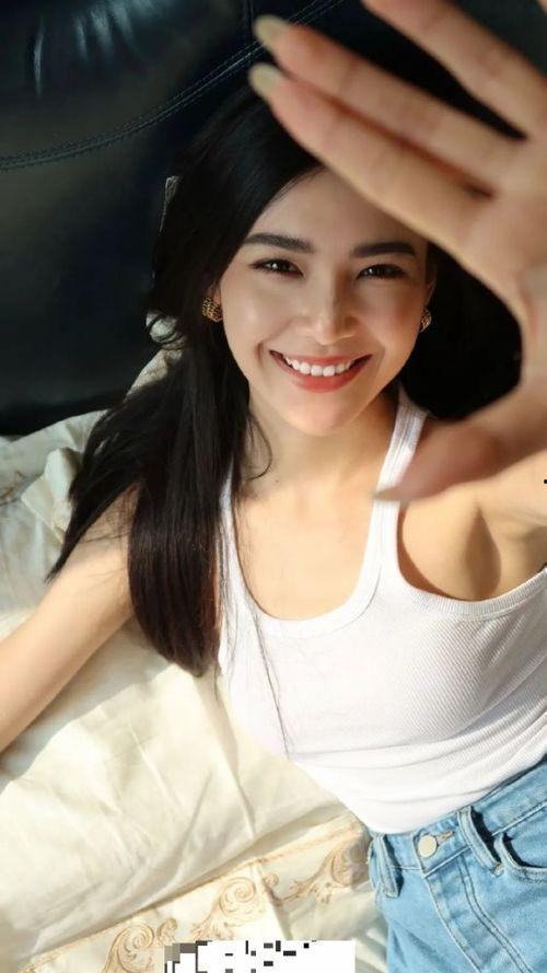 网红里的吃瓜女博主,揭秘娱乐圈幕后真相