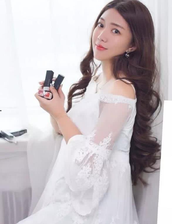 网红里的吃瓜女博主,揭秘娱乐圈幕后真相