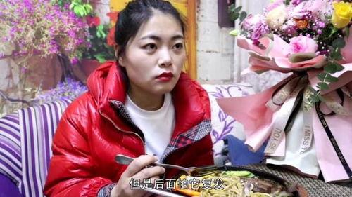 网红母女小乔吃瓜,网红小乔一家日常温馨瞬间